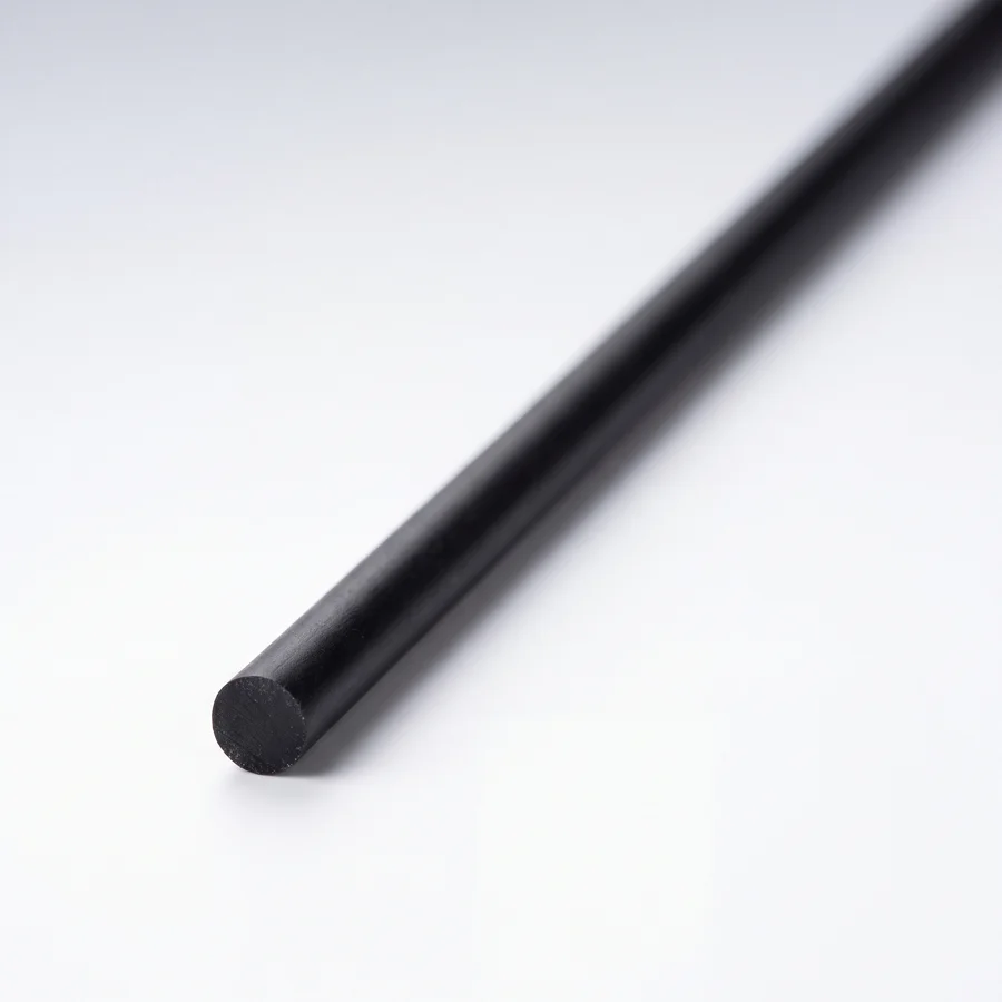 Schwarze Hart-PVC-Rundschnur als Vollprofil, gerade liegend, mit massivem rundem Querschnitt