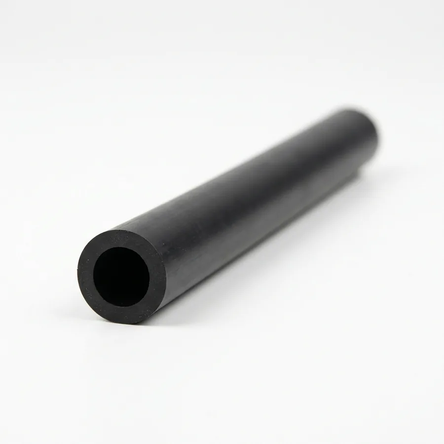 Schwarzes Schlauchprofil aus Weich-PVC